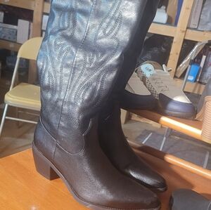 Elegant Black Leather Boots